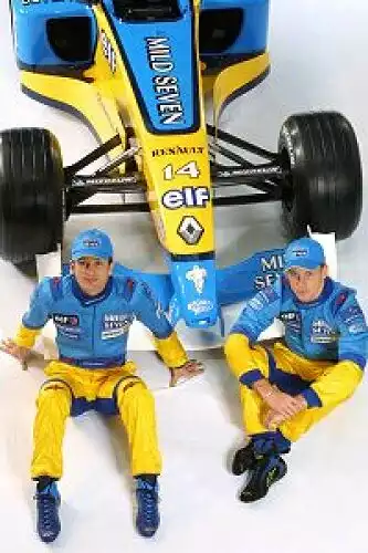 Jarno Trulli und Jenson Button vor dem R202 sitzend Titel-Bild zur News: Jarno Trulli und Jenson Button vor dem R202 sitzend