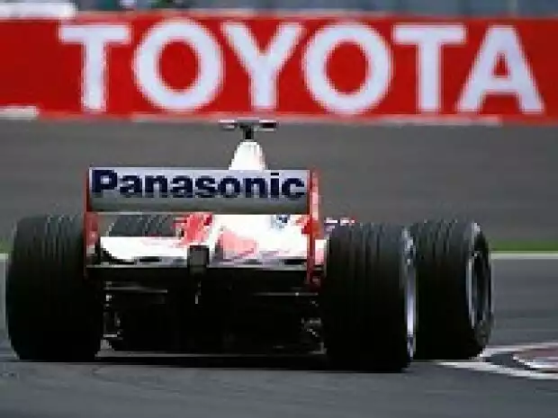 Der Toyota vom Typ TF102 aus der Heckansicht Titel-Bild zur News: Der Toyota vom Typ TF102 aus der Heckansicht
