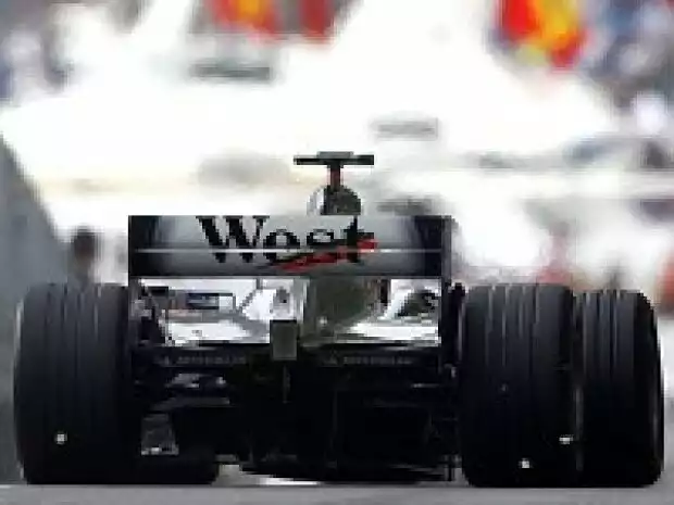 McLaren-Mercedes MP4-17 aus der Heckansicht Titel-Bild zur News: McLaren-Mercedes MP4-17 aus der Heckansicht