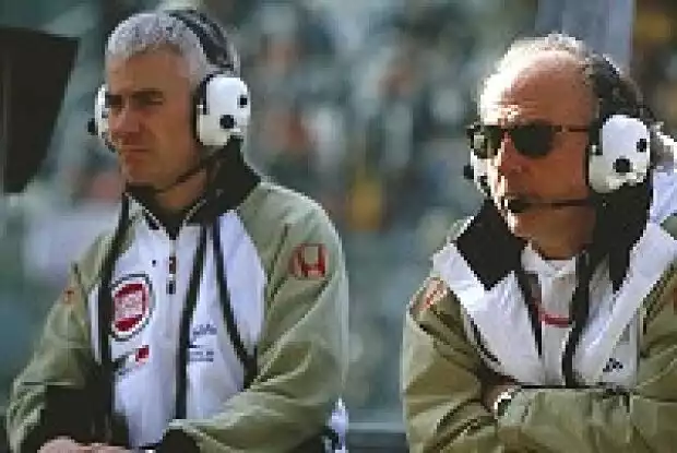 Geoffrey Willis (Technischer Direktor) und David Richards (Teamchef) Titel-Bild zur News: Geoffrey Willis (Technischer Direktor) und David Richards (Teamchef)