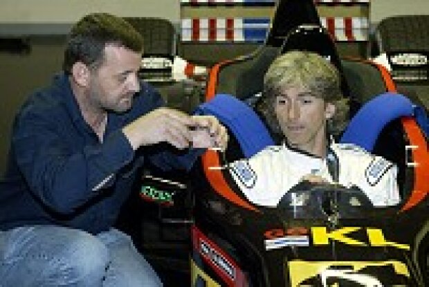 Titel-Bild zur News: Paul Stoddart (Minardi-Teamchef) im Gespräch mit Damon Hill