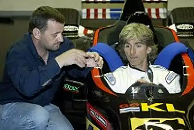 Paul Stoddart (Minardi-Teamchef) im Gespräch mit Damon Hill Titel-Bild zur News: Paul Stoddart (Minardi-Teamchef) im Gespräch mit Damon Hill