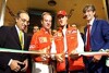 Bild zum Inhalt: "Schumi" und "Rubinho" eröffneten neuen Ferrari-Shop