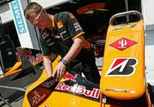 Titel-Bild zur News: Arrows-Mechaniker