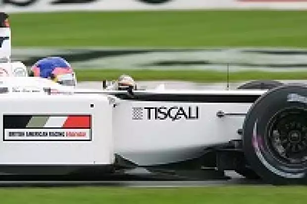 Jacques Villeneuve im BAR004 Titel-Bild zur News: Jacques Villeneuve im BAR004