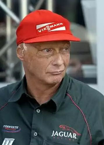 Niki Lauda (Jaguar-Teamchef) mit seiner neuen Kappe Titel-Bild zur News: Niki Lauda (Jaguar-Teamchef) mit seiner neuen Kappe