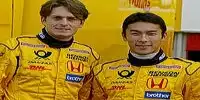 Fisichella und Sato vor Renntransportern des Teams