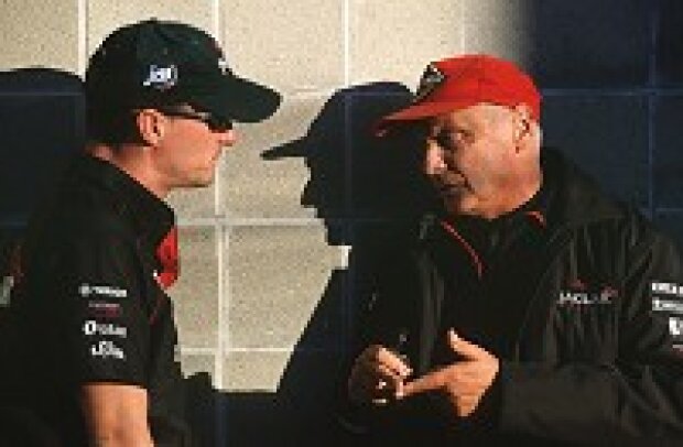 Titel-Bild zur News: Eddie Irvine im Gespräch mit Niki Lauda