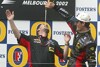 Bild zum Inhalt: Mark Webber huldigt Niki Lauda und Paul Stoddart