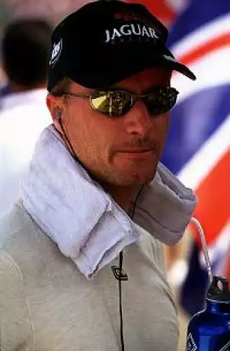 Titel-Bild zur News: Eddie Irvine (Jaguar Racing)