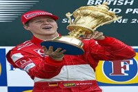 Bild zum Inhalt: Ferrari stellt Siegerpokale aus