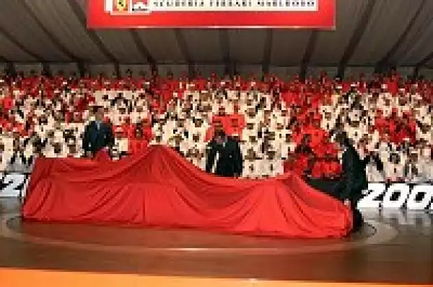 Präsentation des F2001 in Maranello Titel-Bild zur News: Präsentation des F2001 in Maranello
