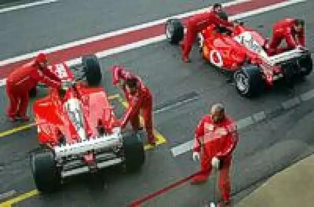 Ferrari-Mechaniker Titel-Bild zur News: Ferrari-Mechaniker