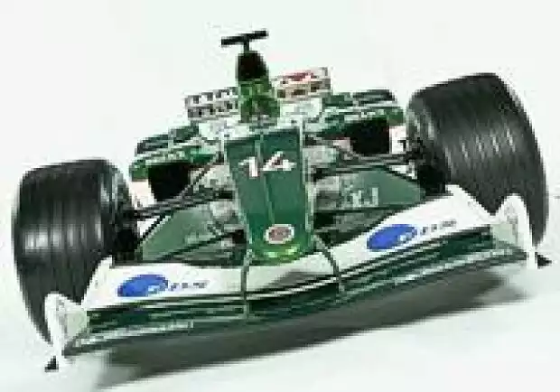 Jaguar R4 Titel-Bild zur News: Jaguar R4