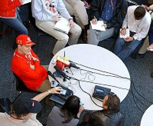 Titel-Bild zur News: Michael Schumacher mit Journalisten