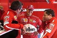Nigel Stepney, Michael Schumacher, Jean Todt (v.l.n.r.)