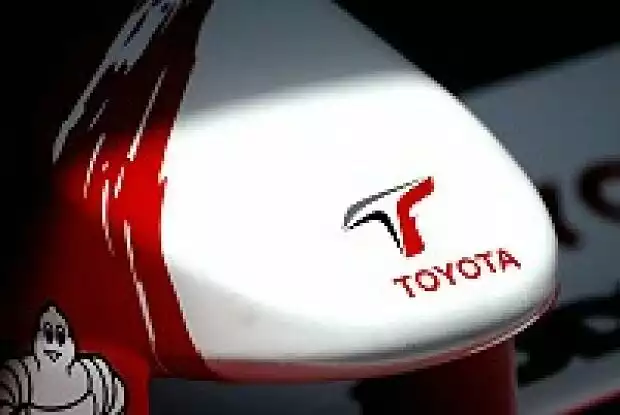 Toyota TF103-Frontpartie Titel-Bild zur News: Toyota TF103-Frontpartie