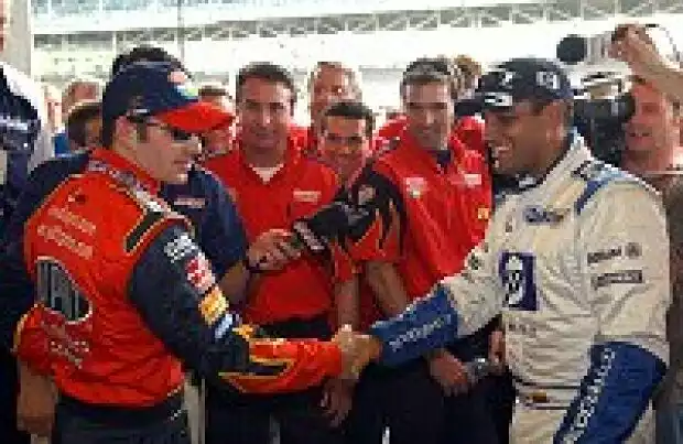 Titel-Bild zur News: Juan-Pablo Montoya (BMW-WilliamsF1) und Jeff Gordon (NASCAR-Champion)