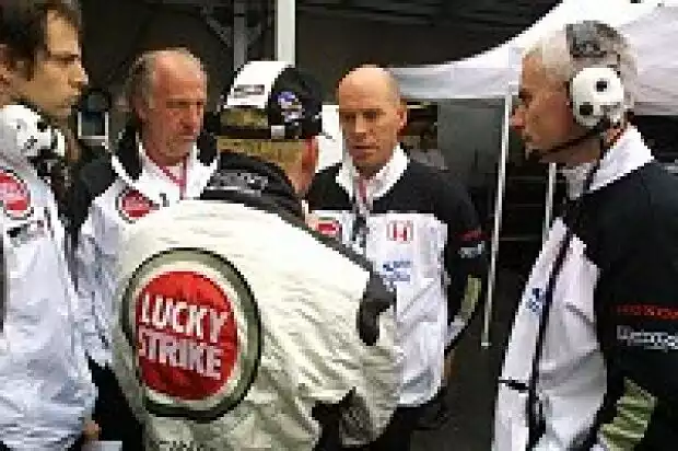 Jacques Villeneuve, David Richards und Geoffrey Willis Titel-Bild zur News: Jacques Villeneuve, David Richards und Geoffrey Willis
