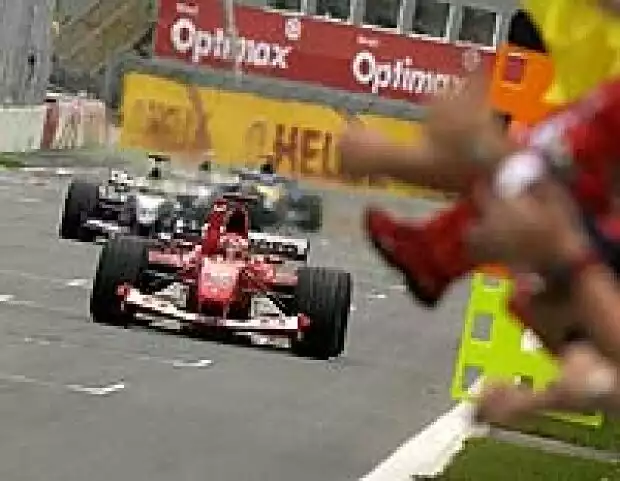 Michael Schumacher vor seinen Bruder, Montoya und Alonso Titel-Bild zur News: Michael Schumacher vor seinen Bruder, Montoya und Alonso