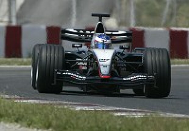 Titel-Bild zur News: Kimi Räikkönen (McLaren-Mercedes) im MP4-18
