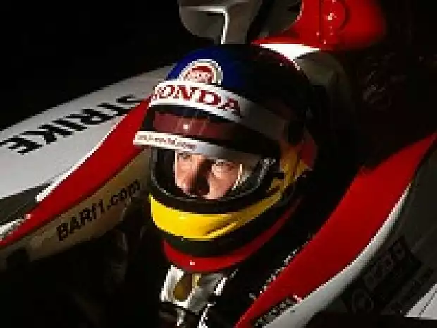 Jacques Villeneuve im Cockpit des BAR005 Titel-Bild zur News: Jacques Villeneuve im Cockpit des BAR005