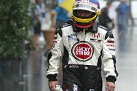 Jacques Villeneuve nach dem Dreher ins Kiesbett zurück im Fahrerlager