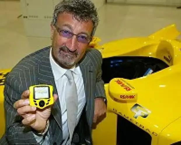 Eddie Jordan mit dem Gametrac Titel-Bild zur News: Eddie Jordan mit dem Gametrac