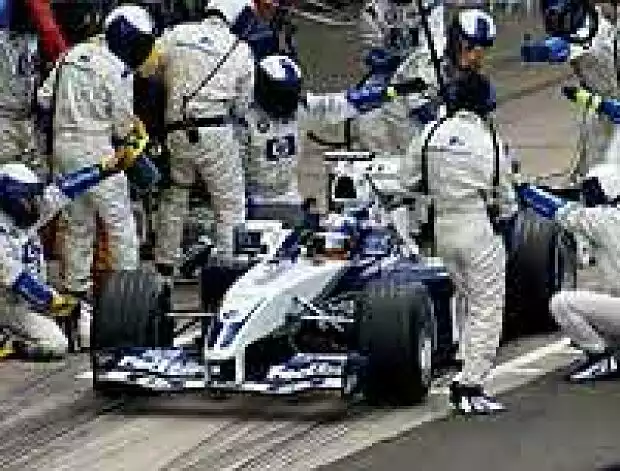 Juan-Pablo Montoya beim Boxenstopp Titel-Bild zur News: Juan-Pablo Montoya beim Boxenstopp