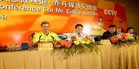 Eddie Jordan auf einer Pressekonferenz in China