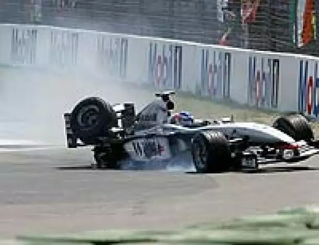 Kimi Räikkönens Startunfall in Hockenheim Titel-Bild zur News: Kimi Räikkönens Startunfall in Hockenheim