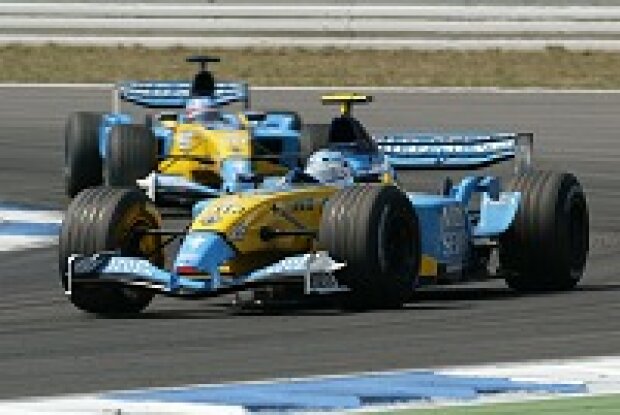 Titel-Bild zur News: Jarno Trulli vor Fernando Alonso