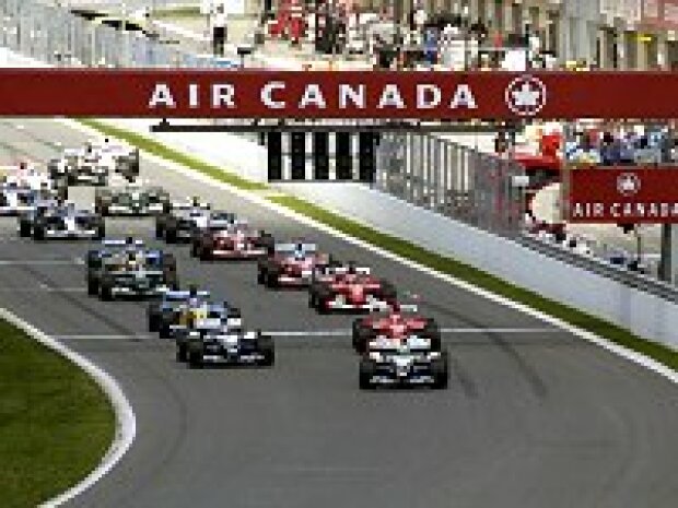Titel-Bild zur News: Das Starterfeld beim Kanada-Grand Prix 2003