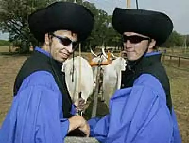 Heinz-Harald Frentzen und Nick Heidfeld als ungarische Hirten Titel-Bild zur News: Heinz-Harald Frentzen und Nick Heidfeld als ungarische Hirten