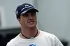Bild zum Inhalt: Ralf Schumacher vor Unterschrift bei BMW