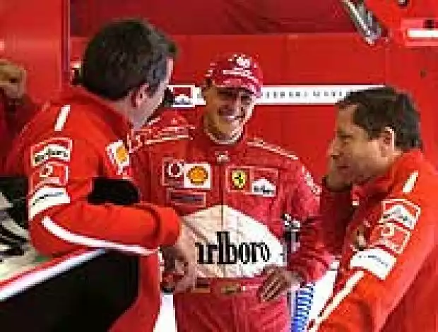 Nigel Stepney, Michael Schumacher, Jean Todt (v.l.n.r.) Titel-Bild zur News: Nigel Stepney, Michael Schumacher, Jean Todt (v.l.n.r.)