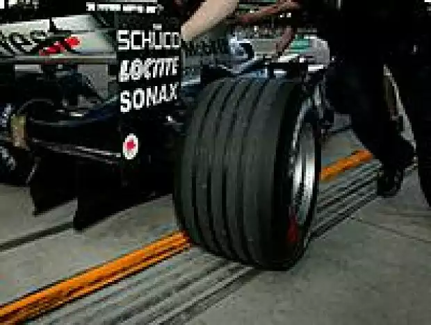 Michelin-Reifen auf einem McLaren Titel-Bild zur News: Michelin-Reifen auf einem McLaren