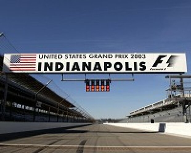 Titel-Bild zur News: Blick auf die Start-Ziel-Gerade in Indianapolis (US-Grand Prix)