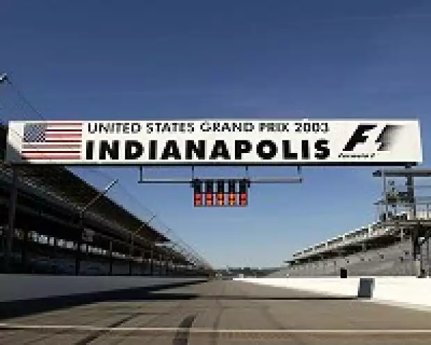 Blick auf die Start-Ziel-Gerade in Indianapolis (US-Grand Prix) Titel-Bild zur News: Blick auf die Start-Ziel-Gerade in Indianapolis (US-Grand Prix)