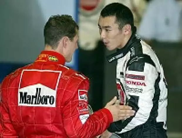 Michael Schumacher spricht mit Takuma Sato über die Kollision Titel-Bild zur News: Michael Schumacher spricht mit Takuma Sato über die Kollision