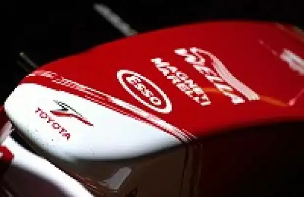 Titel-Bild zur News: Toyota TF103-Frontpartie