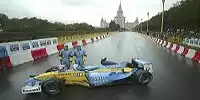 Jarno Trulli und Fernando Alonso mit dem R23B in Moskau