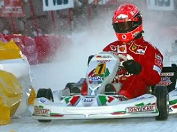 Michael Schumacher (Ferrari) im Go-Kart auf Eis Titel-Bild zur News: Michael Schumacher (Ferrari) im Go-Kart auf Eis