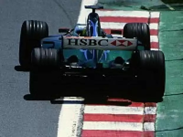 Der Jaguar R4 aus der Heckansicht Titel-Bild zur News: Der Jaguar R4 aus der Heckansicht