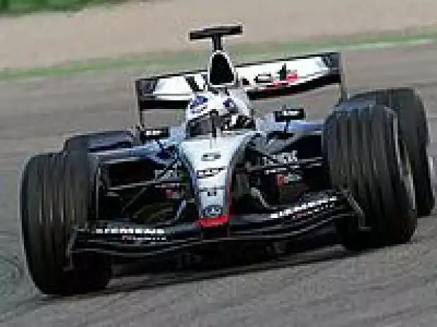 David Coulthard im McLaren-Mercedes MP4-19 Titel-Bild zur News: David Coulthard im McLaren-Mercedes MP4-19