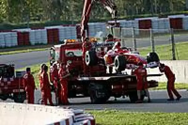 Ein Ferrari auf dem Abschleppwagen Titel-Bild zur News: Ein Ferrari auf dem Abschleppwagen