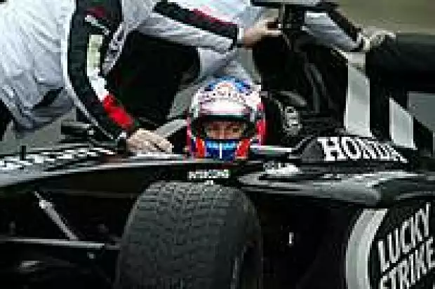 Jenson Button (BAR-Honda) im Konzeptauto für 2004 Titel-Bild zur News: Jenson Button (BAR-Honda) im Konzeptauto für 2004