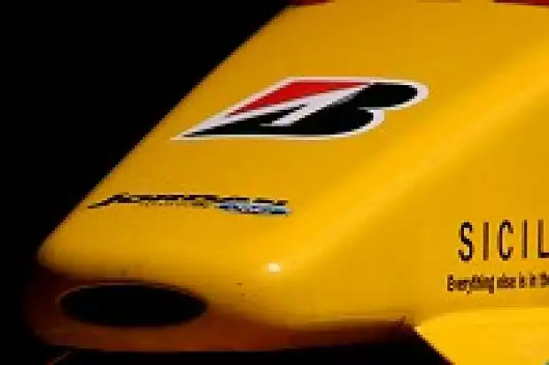Detailansicht der Nase des Jordan EJ13 Titel-Bild zur News: Detailansicht der Nase des Jordan EJ13
