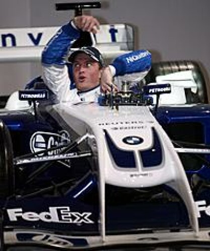 Titel-Bild zur News: Ralf Schumacher klettert in den neuen WilliamsF1 BMW FW26