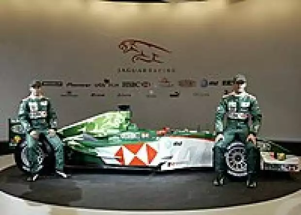 Mark Webber und Christian Klien und der neue Jaguar R5 Titel-Bild zur News: Mark Webber und Christian Klien und der neue Jaguar R5